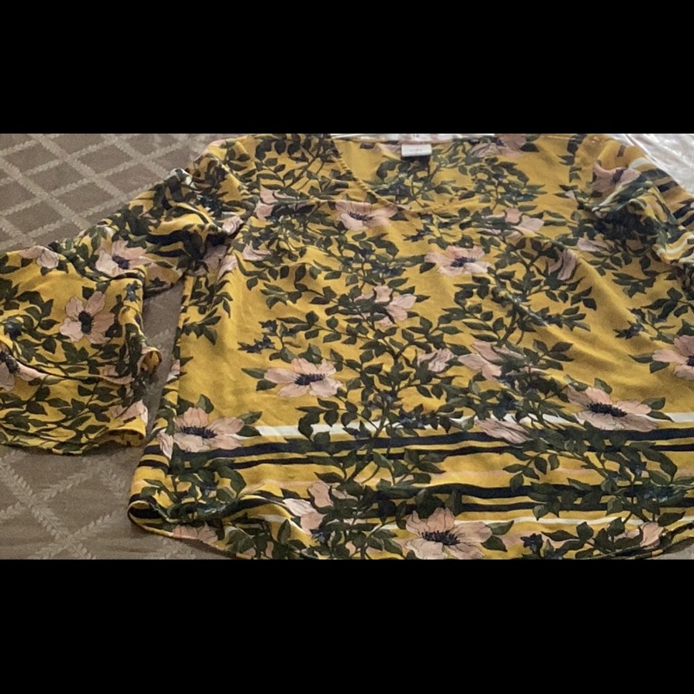 Beautiful Cabi blouse. Mustard yellow, floral, flutter sleeves